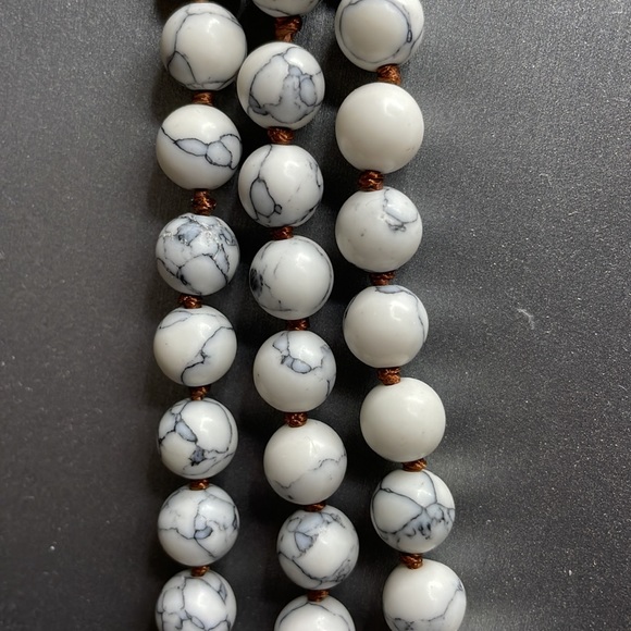Howlite Hand Knotted 58" Flapper Length Beaded Necklace Gorgeous Vintage - Picture 11 of 14